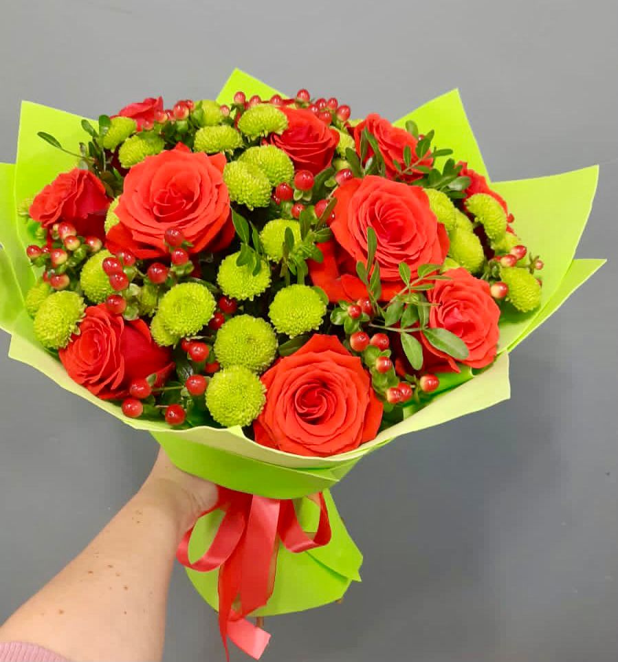 Букет цветов из: Хризантемы и Розы в Новом Хушете