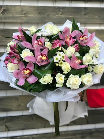 Букет цветов из: Розы и Хризантемы в Новом Хушете