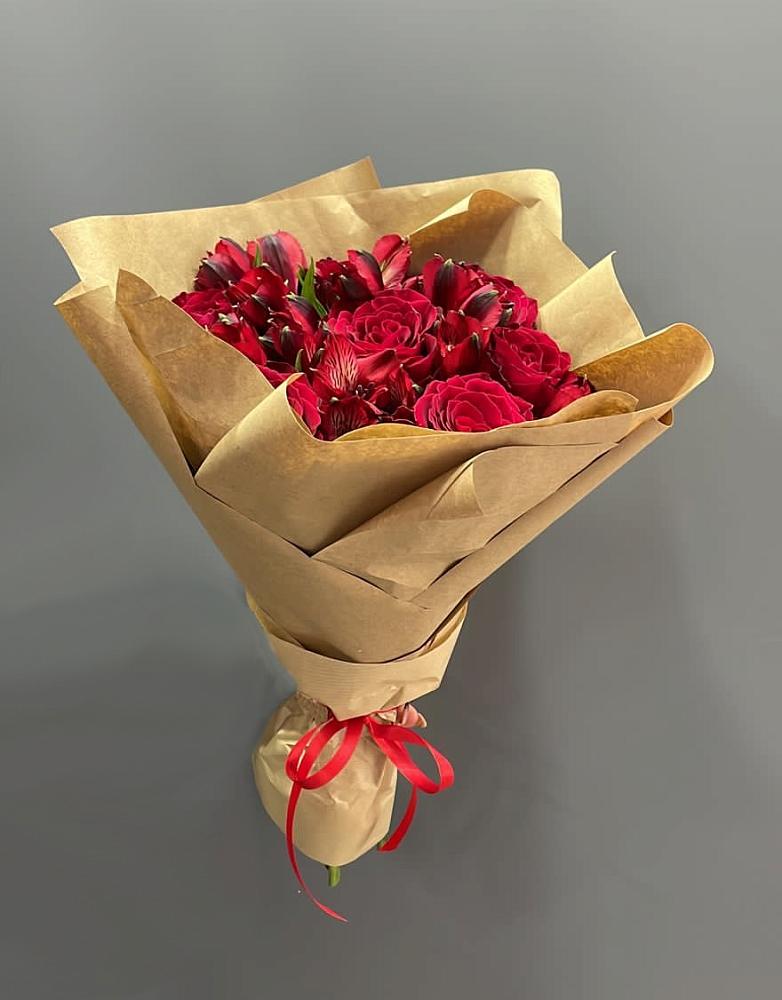 Букет цветов из: Альстромерии и Розы в Новом Хушете