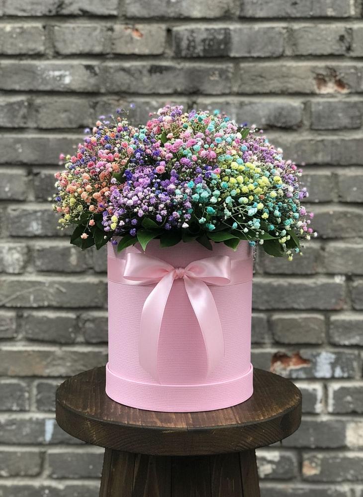 Цветочная композиция из Гипсофила и Розы в шляпной коробке в Новом Хушете