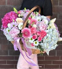 Композиция солнечный день в Новом Хушете Цветочная композиция из Розы, Хризантемы, Пионы и Лизиантусы в корзине в Новом Хушете
