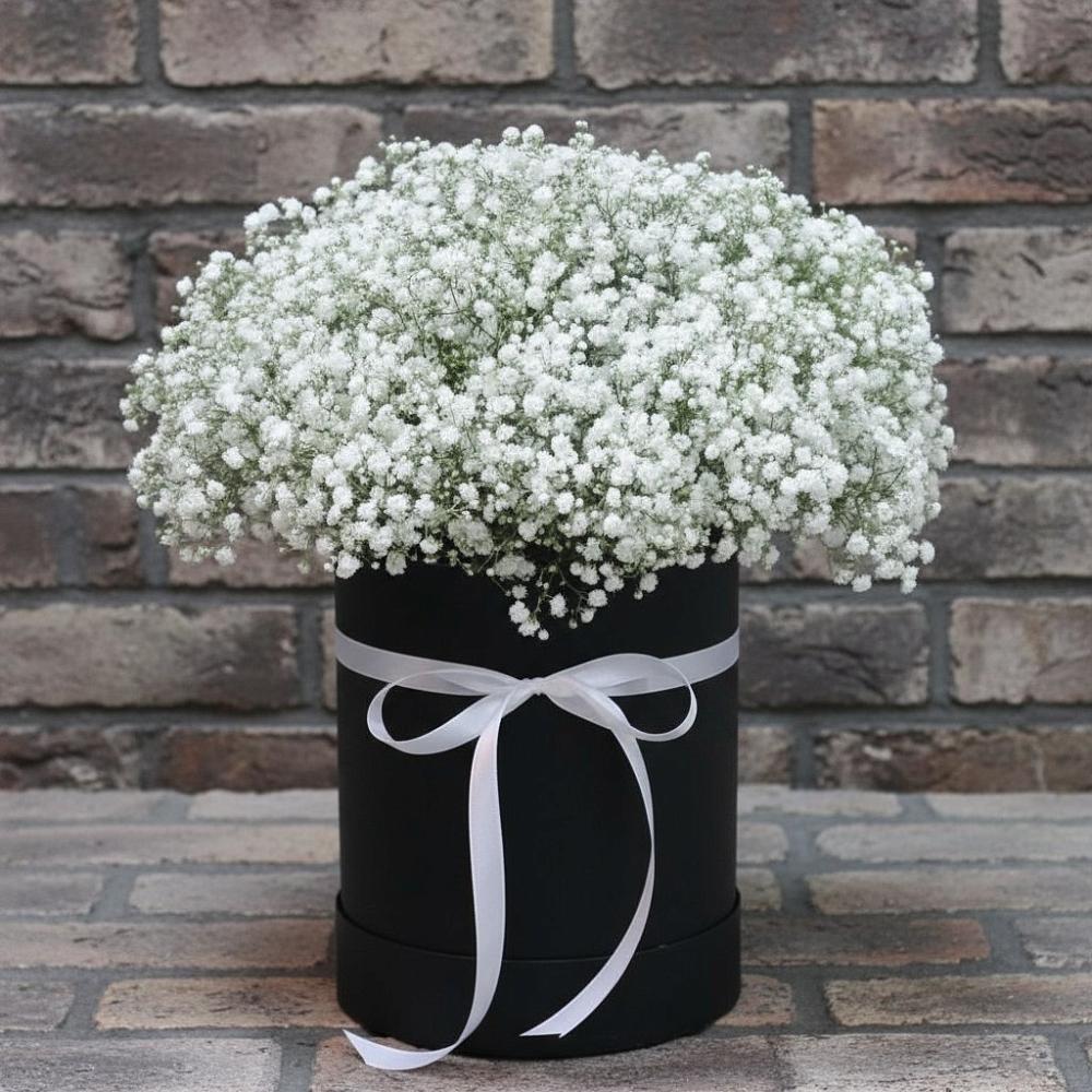 Цветочная композиция из Гипсофила в шляпной коробке в Новом Хушете