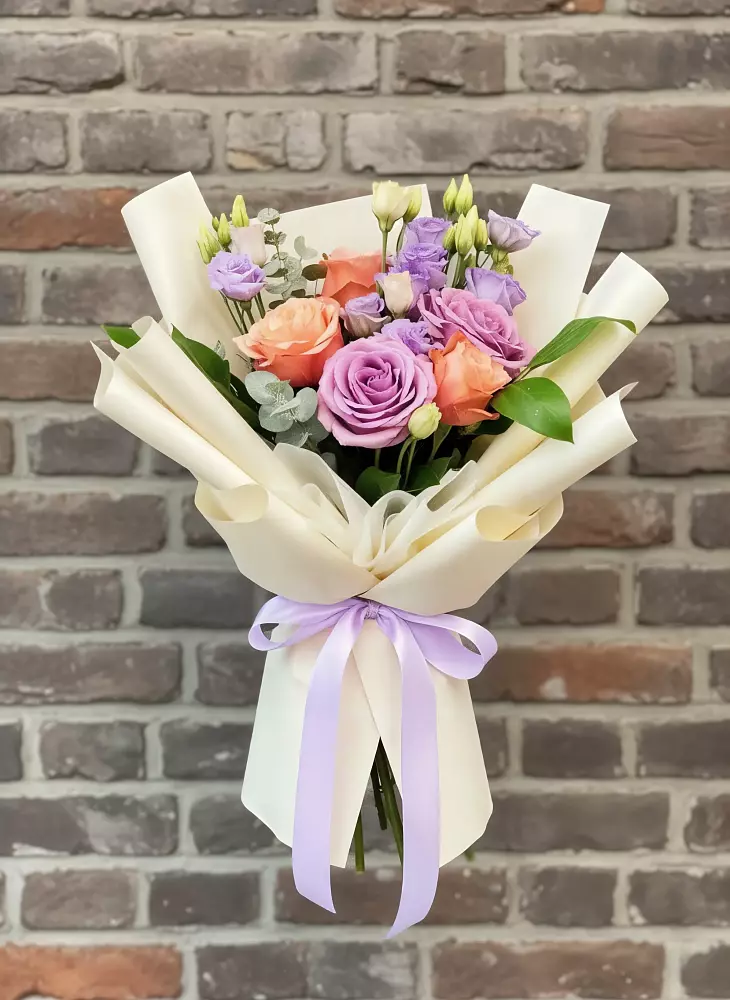 Букет цветов из: Лизиантусы и Розы в Новом Хушете