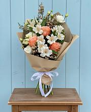 Букет цветов из:  Альстромерии, Лизиантусы, Розы и Хризантемы в Новом Хушете