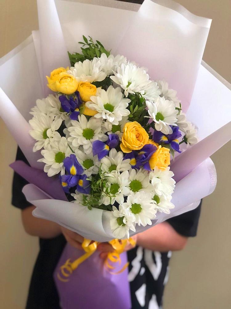 Букет цветов из: Ирисы, Хризантемы и Розы в Новом Хушете