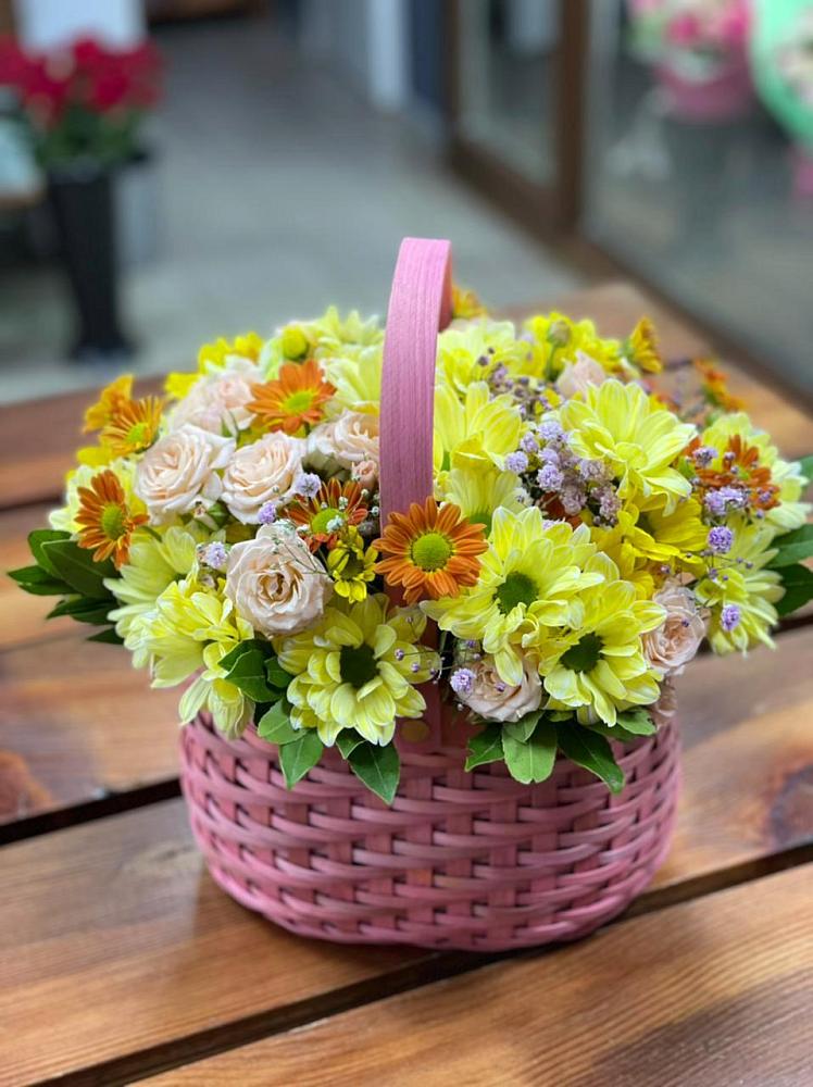 Цветочная композиция из Хризантемы и Розы в корзине в Новом Хушете