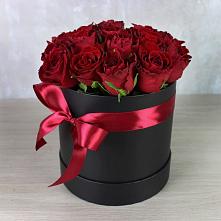Цветочная композиция из Розы в шляпной коробке в Новом Хушете