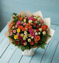 Букет Микс из разноцветных кустовых роз в Новом Хушете